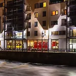 玻璃屋酒店 4*