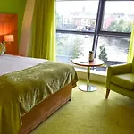 מלון The Glasshouse 4*