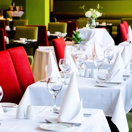 فندق The Glasshouse 4*