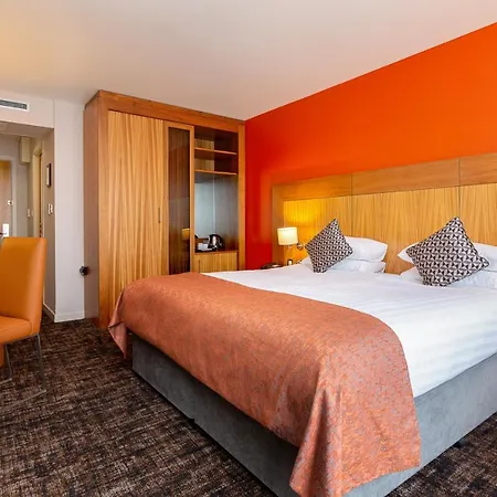 فندق The Glasshouse 4*