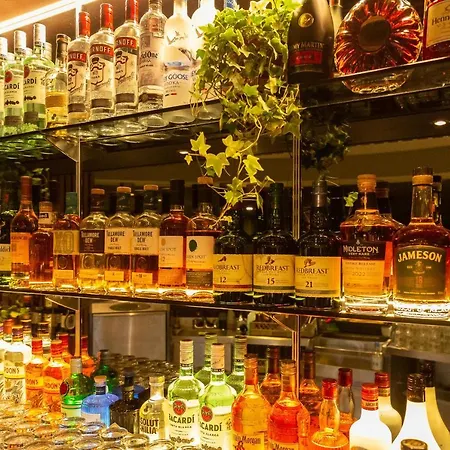 The Glasshouse 4* سلايغو