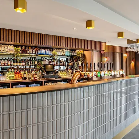 The Glasshouse 4* سلايغو