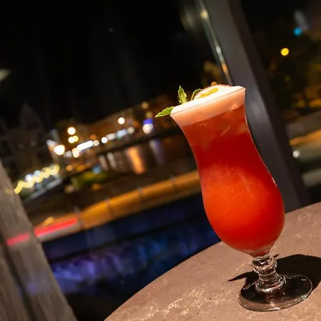 The Glasshouse سلايغو