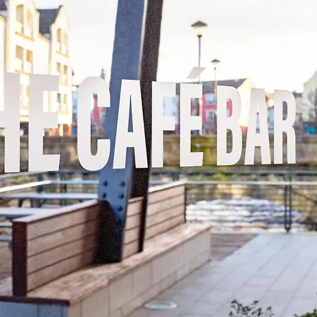 The Glasshouse سلايغو