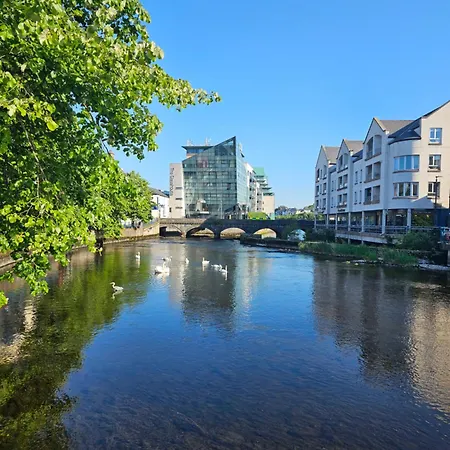 The Glasshouse فندق