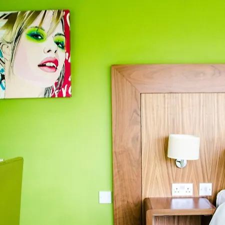 The Glasshouse فندق