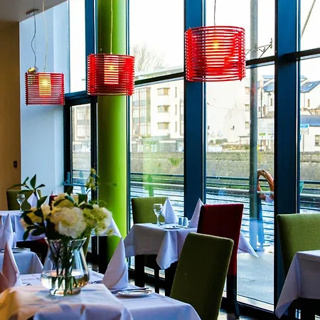 The Glasshouse سلايغو