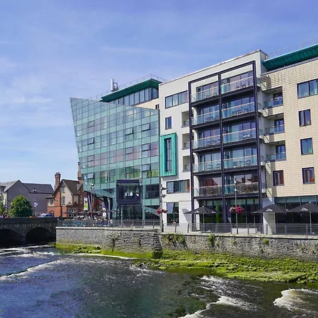 فندق The Glasshouse 4*