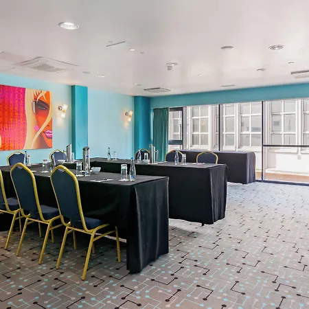 The Glasshouse فندق