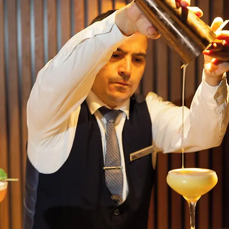 The Glasshouse 4* سلايغو