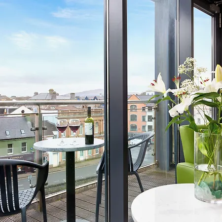 فندق The Glasshouse 4*