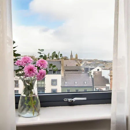 The Glasshouse فندق سلايغو