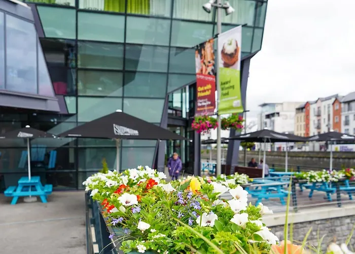 The Glasshouse Отель