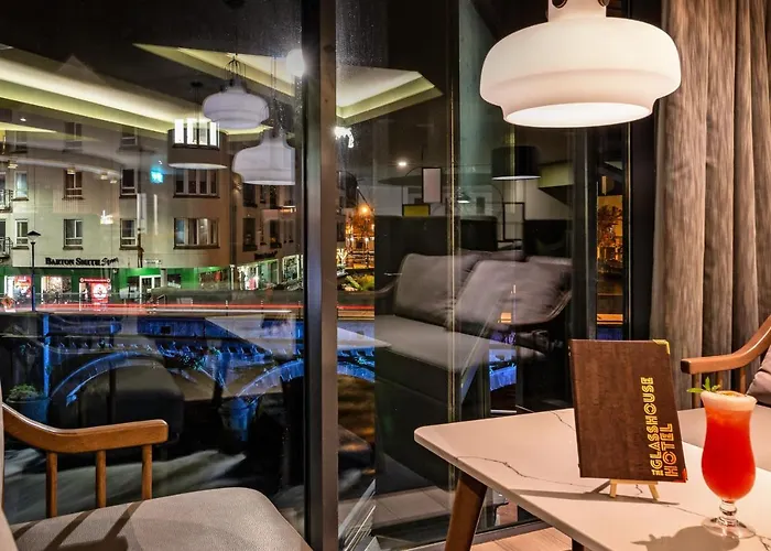 Отель The Glasshouse 4*