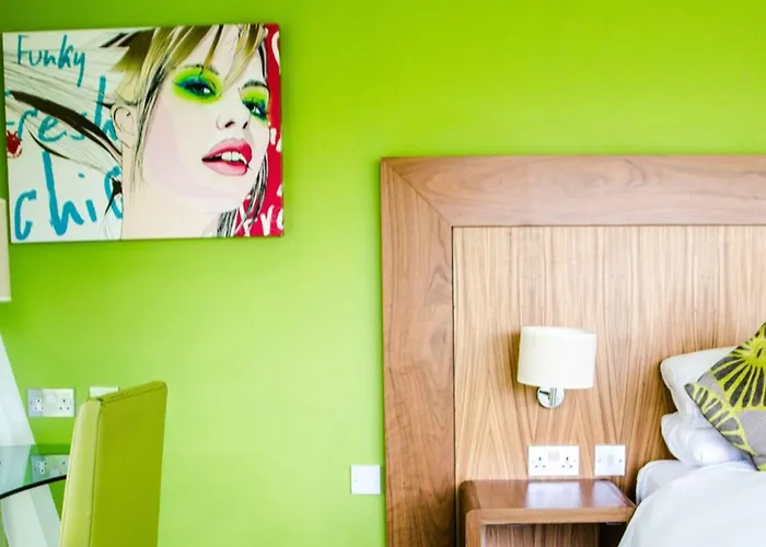 The Glasshouse Отель