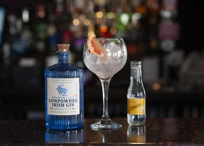 The Glasshouse Отель 4*