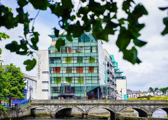 The Glasshouse Отель