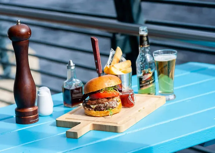 The Glasshouse Отель