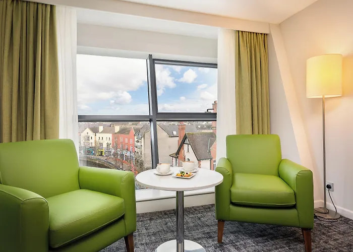 The Glasshouse Отель 4*